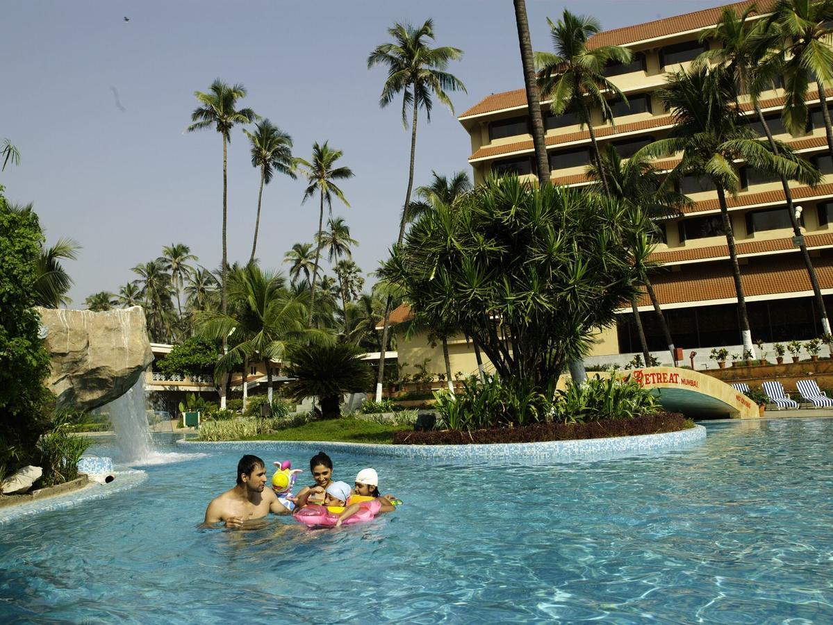 The Retreat Hotel & Convention Centre Bombay Extérieur photo